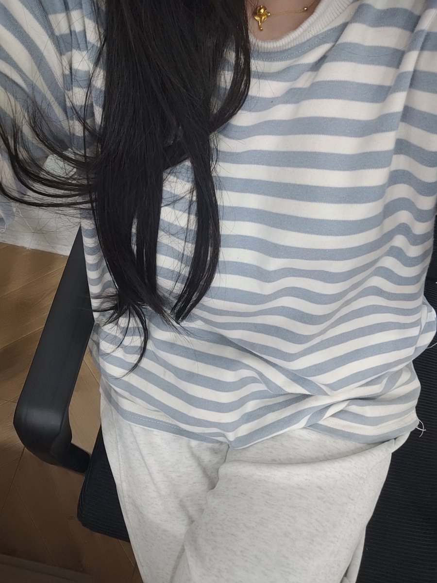 limeisaohuo's tweet photo. 今天上班朴素的穿搭😂 https://t.co/MM7v7zR5XA