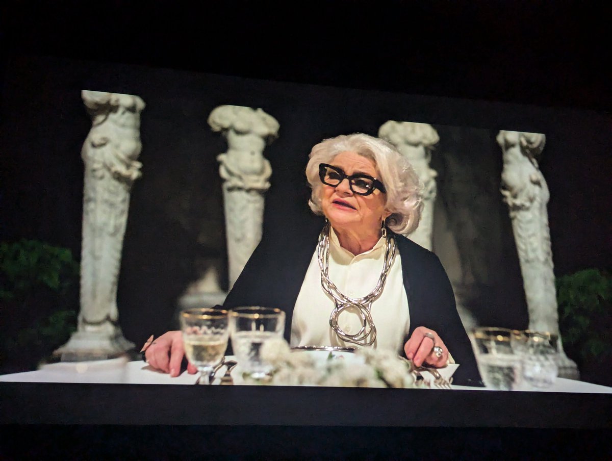 el gato raro tweet media