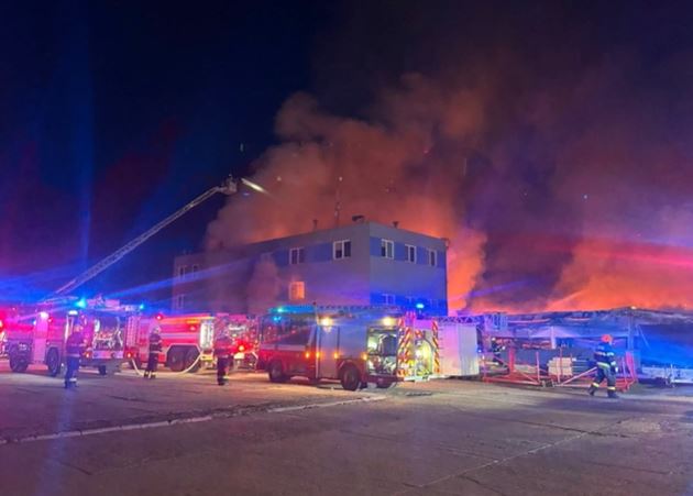 DefenseMirror's tweet image. Israeli Weapons Firm Elbit Systems' Factory Set Ablaze in Czech Republic::

defensemirror.com/news/41355/Isr…

#ElbitSystems #CzechRepublic #Pardubice #BreakingNews #DefenseIndustry #EuropeNews #FactoryFire #Israel #SecurityIncident #Geopolitics