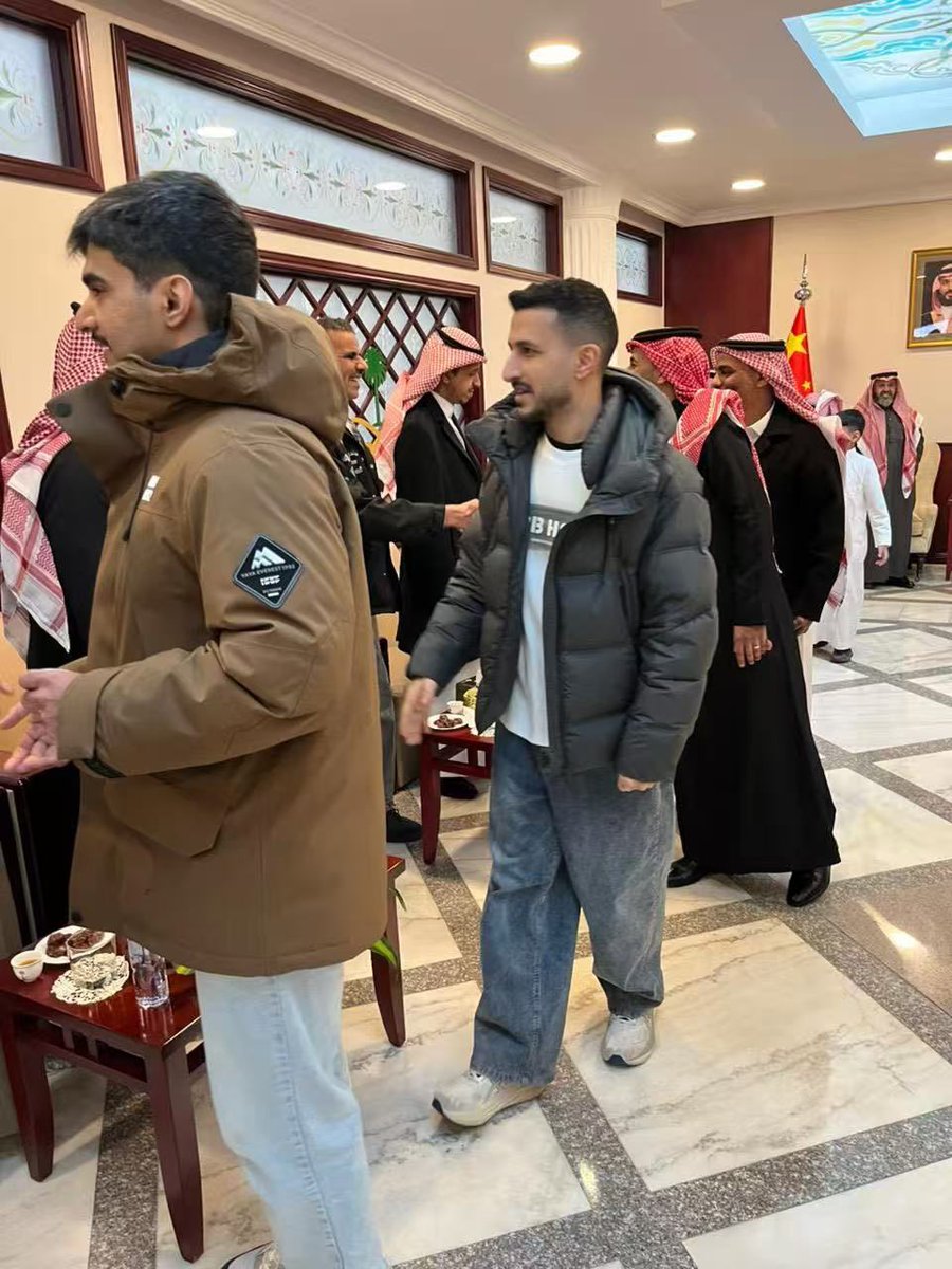 ksaembassyCHINA's tweet photo. أقام معالي سفير #خادم_الحرمین_الشریفین لدى جمهورية الصين الشعبية أ.عبدالرحمن الحربي،حفل معايدة بمناسبة #عيد_الفطر_المبارك بمقر السفارة،حضره منسوبي البعثة وجمع من المواطنين السعوديين،متمنياً لهم عيداً سعيداً وأن يعيده على القيادة الرشيدة- حفظها الله- والشعب السعودي بالخير والمسرات https://t.co/DRrAfgDOUc