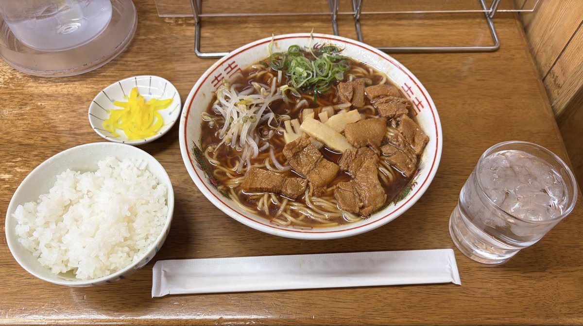 本日のお昼ご飯❗️
2ヶ月ぶりの豚骨醤油😂🎉