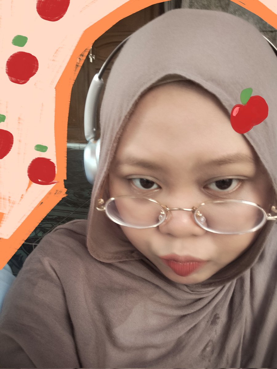 Gin 🍎 working on commission tweet media