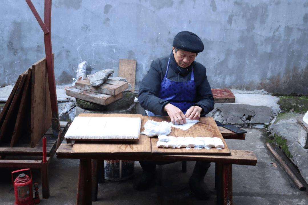 ana_16bbt tweet media