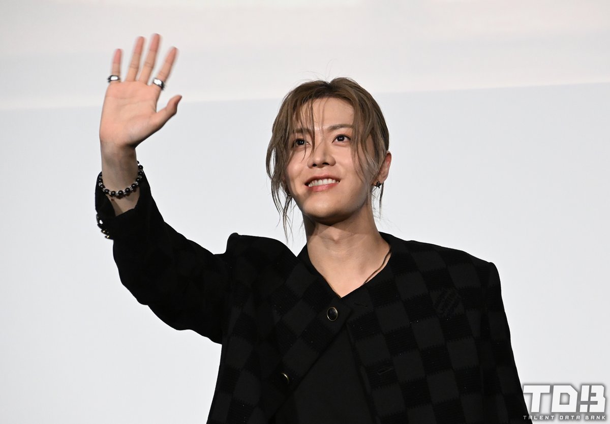 talent_databank's tweet photo. ＜映画『スペシャルズ』公開御礼舞台挨拶＞
佐久間大介、全国のライブビューイング会場に呼びかけ盛り上げる！中本悠太の母親にもアピール！

佐久間「悠太ママ見てる～？」
中本「佐久間くんです！」

▼詳細はこちら
https://t.co/8Cr5oWvOlQ

#映画スペシャルズ #佐久間大介 #中本悠太 https://t.co/Kz7UNhI0xh