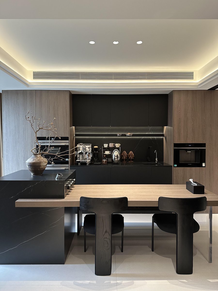 MidEarth Trainer tweet media