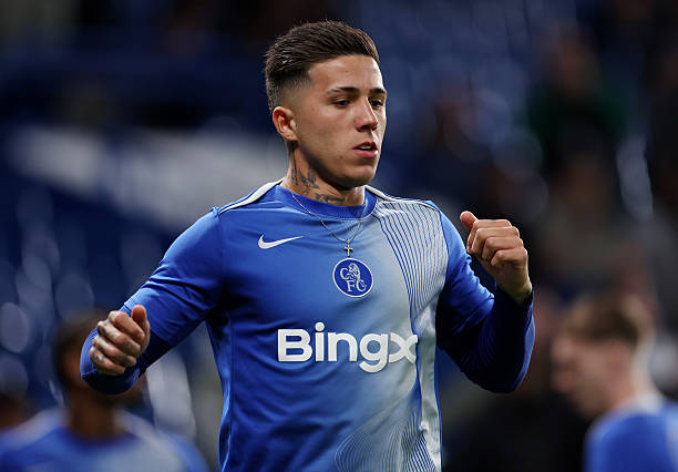 🗣️🇦🇷 Enzo Fernández sobre la situación actual del Chelsea:   

“Perdimos a un entrenador que nos dio identidad, estructura y dirección, un campeón del Mundial de Clubes, y nadie, ni siquiera los jugadores, entendemos por qué. A mitad de temporada, todo cambió. El sistema se