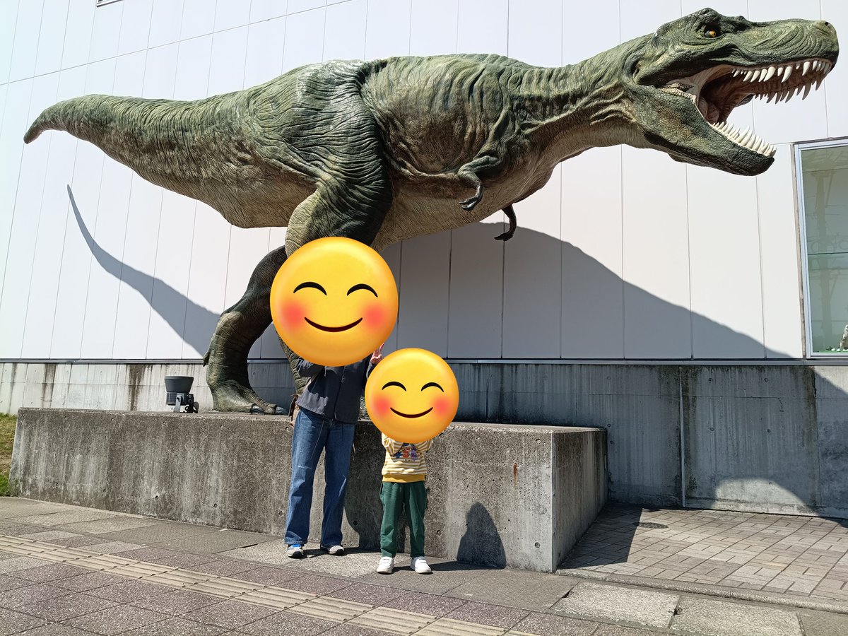 bomusama's tweet photo. 子供のリクエストで恐��博物館に行ってきましたが、本人は動く剥製に恐れ慄いてじっくり見れませんでした😅 https://t.co/FAnV8cuBFB
