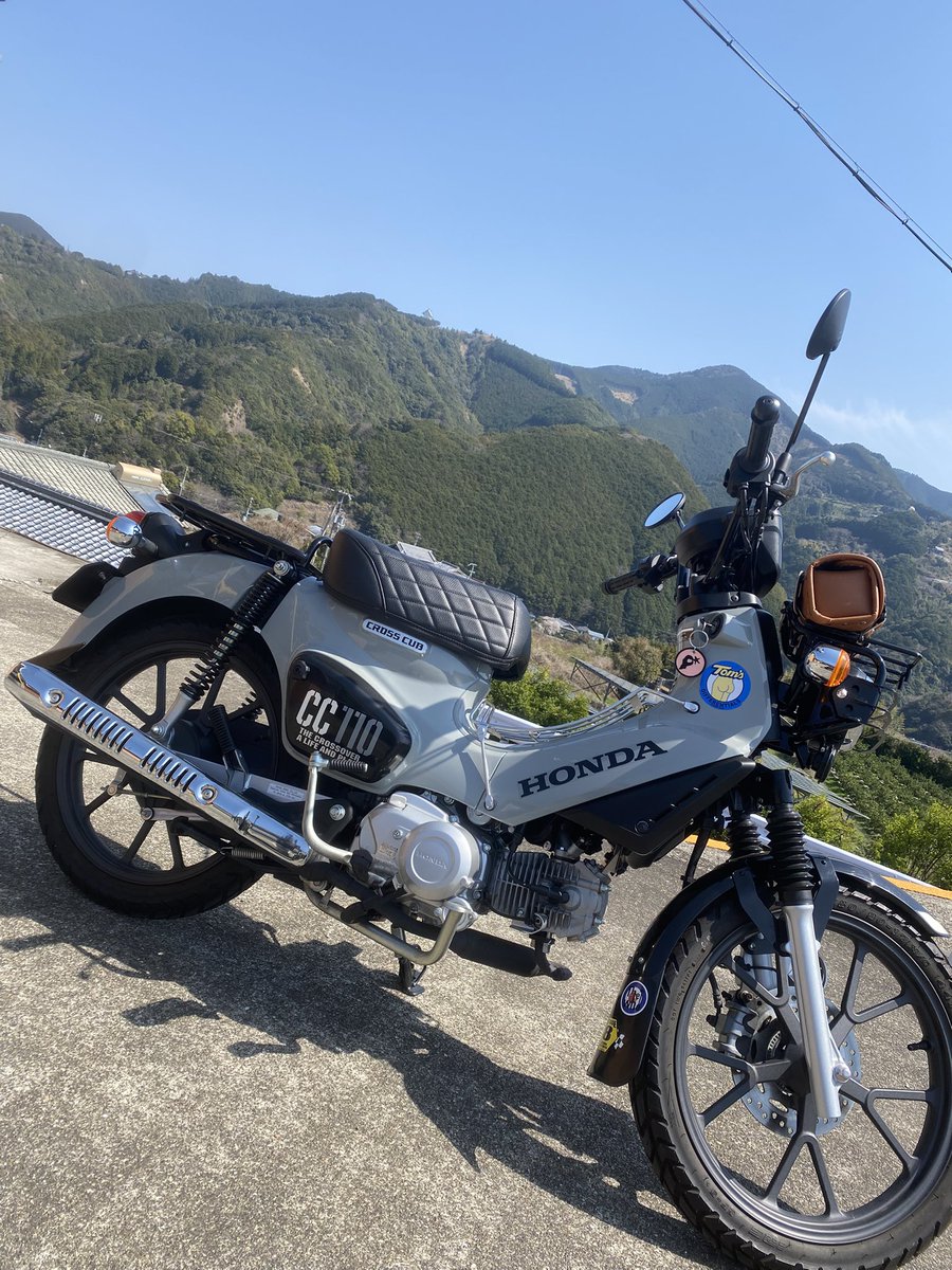 02non01's tweet photo. 3人分のお墓参りにいざ！
バイク乗るんにええ季節になりました🌸 https://t.co/hxlwjg4Xxn