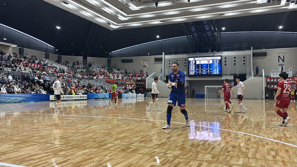 futsalx's tweet photo. 🏆全日本フットサル選手権🏆

試合終了！決勝、最初の切符を手にしたのは浦安！

本石、イゴール退団の浦安が名古屋を破って決勝へ！

名古屋は金澤4ゴールも、吉川と篠田のラストイヤーを三冠で飾れず！

名古屋 5-6 浦安 https://t.co/XkSGWIfGVc
