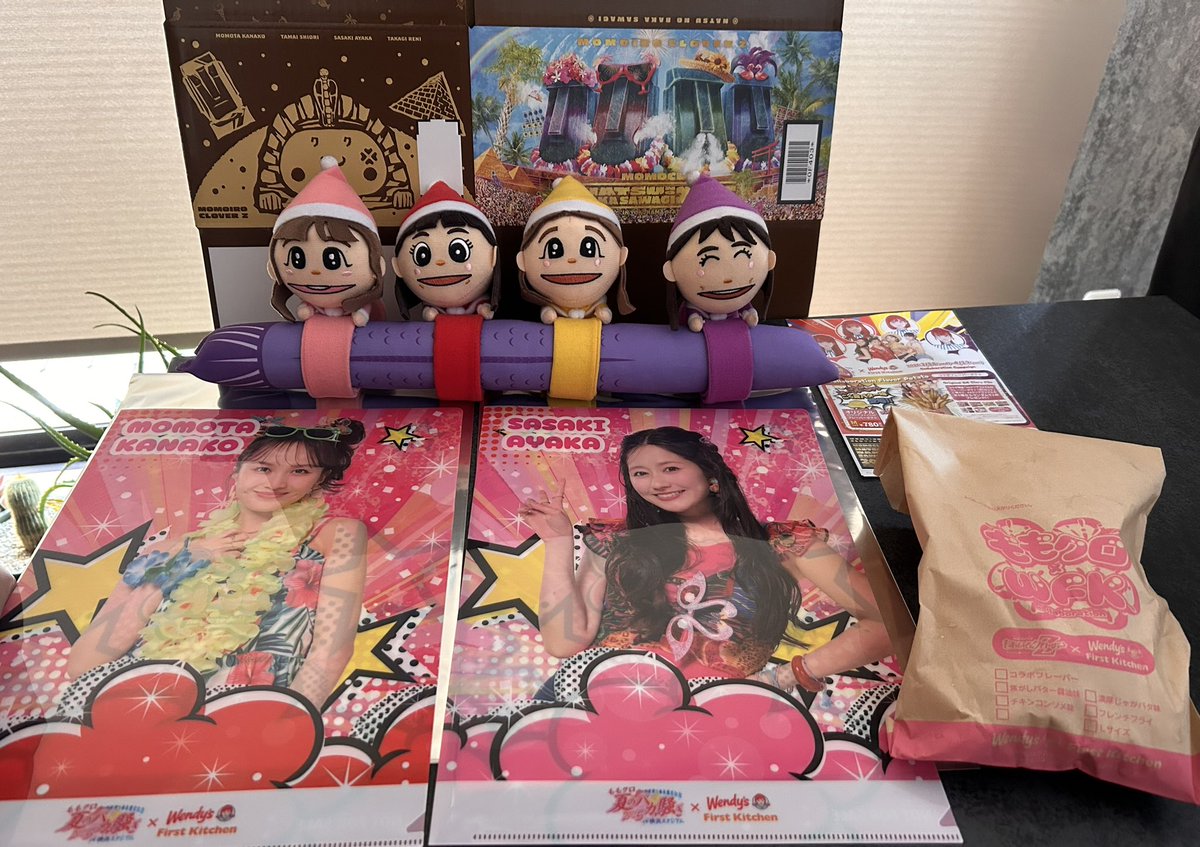 yokoyoko4237's tweet image. 今日も今日とて。ファーストキッチンとウェンティーズって、思ったより、うちの近くにありました。今日のお店はファーストキッチン。ウェンティーズとのコラボ店じゃなくても、ももクロコラボしてました。お昼ご飯代わりにテイクアウトでフレーバーポテト。
#DAY4
#ウェンディーズ・ファーストキッチン