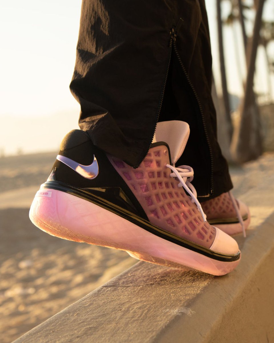 Foot Locker tweet media