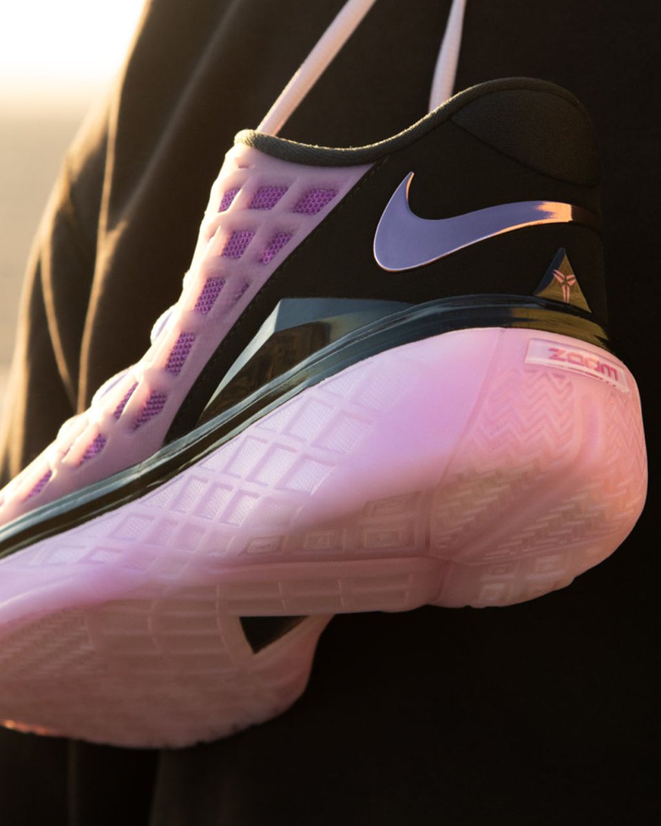 Foot Locker tweet media