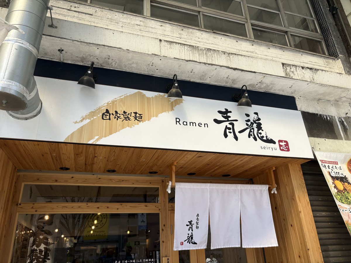 シメビア tweet media