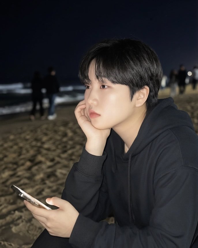 E905PHX's tweet photo. 어느 것 더 나은가요?🥹
#게친소 #ㄱㅊㅅ #게이 #맘눌뎀 https://t.co/ckoiva4p0K