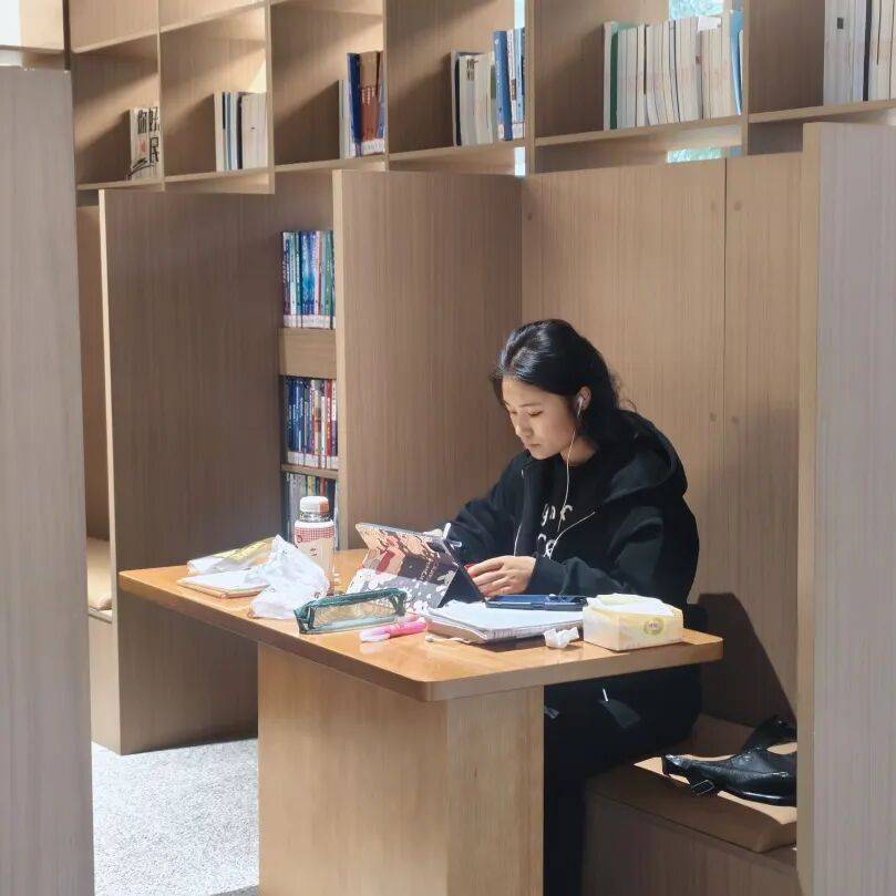 robb schmid tweet media