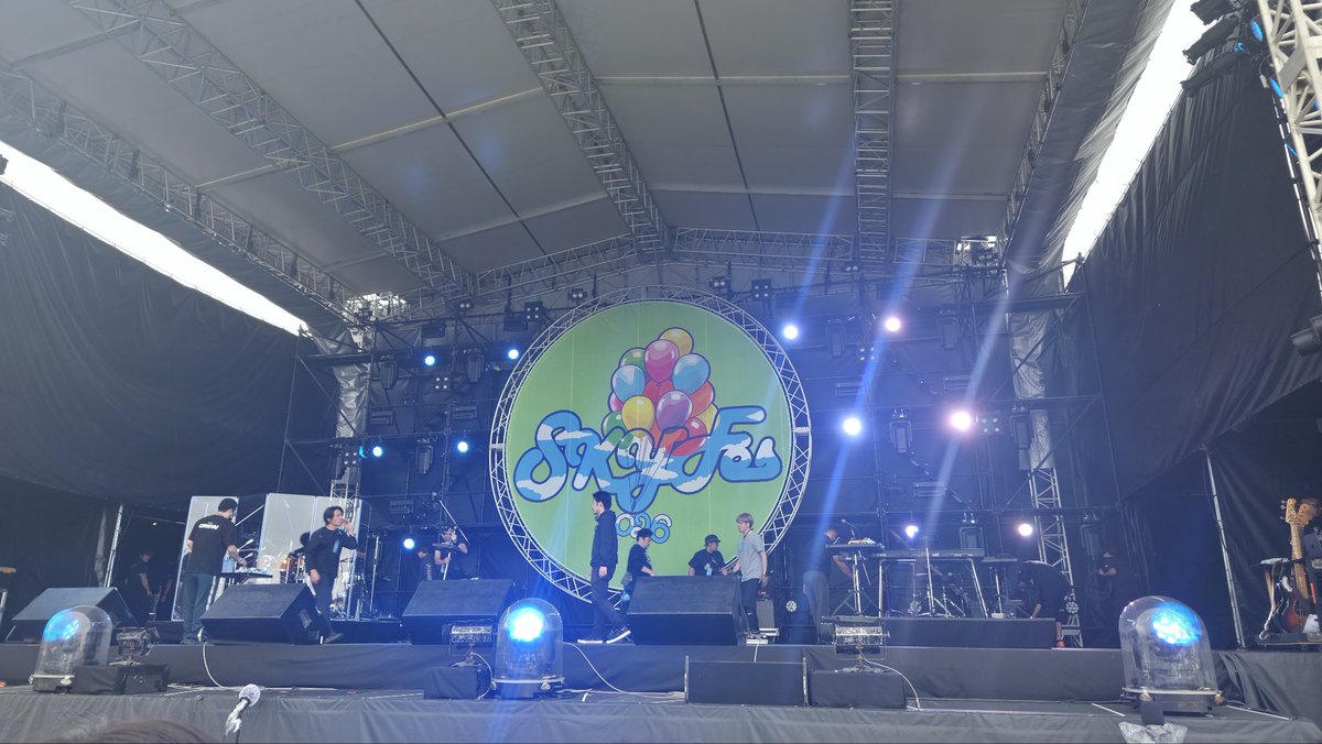 しおん tweet media