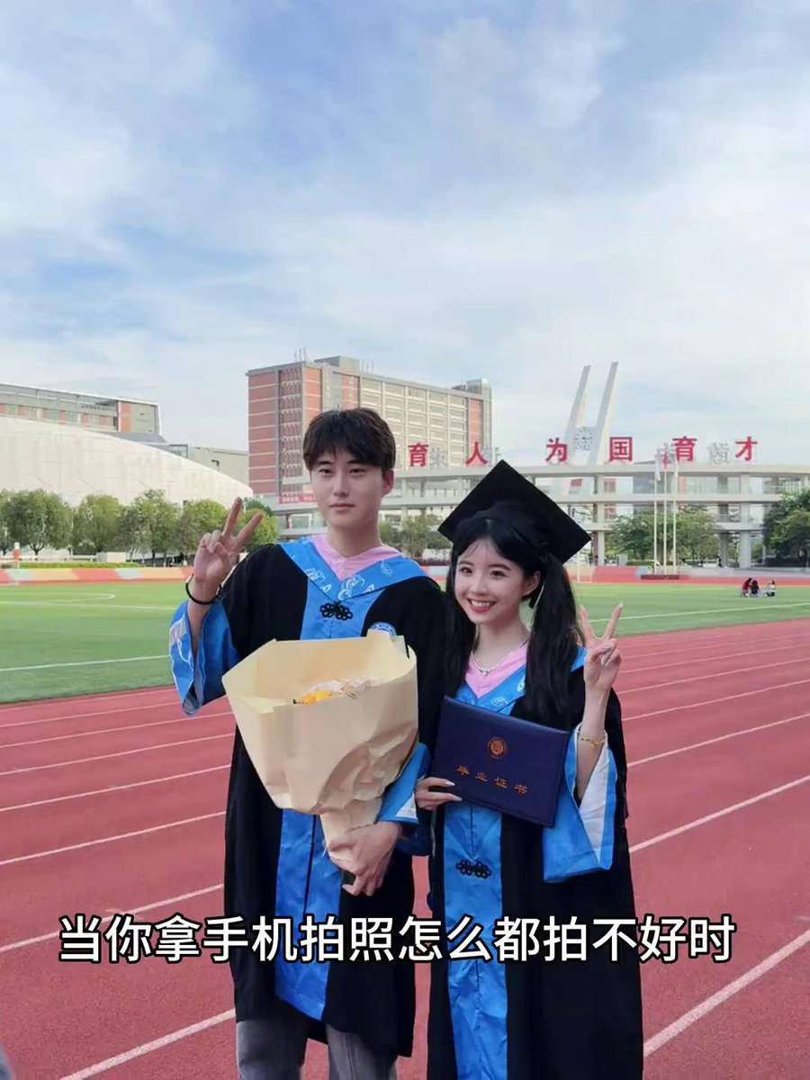 k_malakar's tweet photo. 夏风吹散课表，我们站在时光节点——此去各有山海，顶峰再碰～ https://t.co/zZRxaU4Sdx