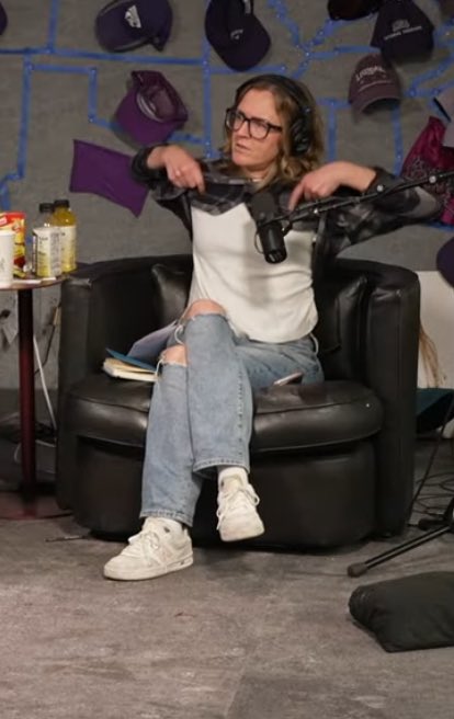 IsKateLookinRight? tweet media