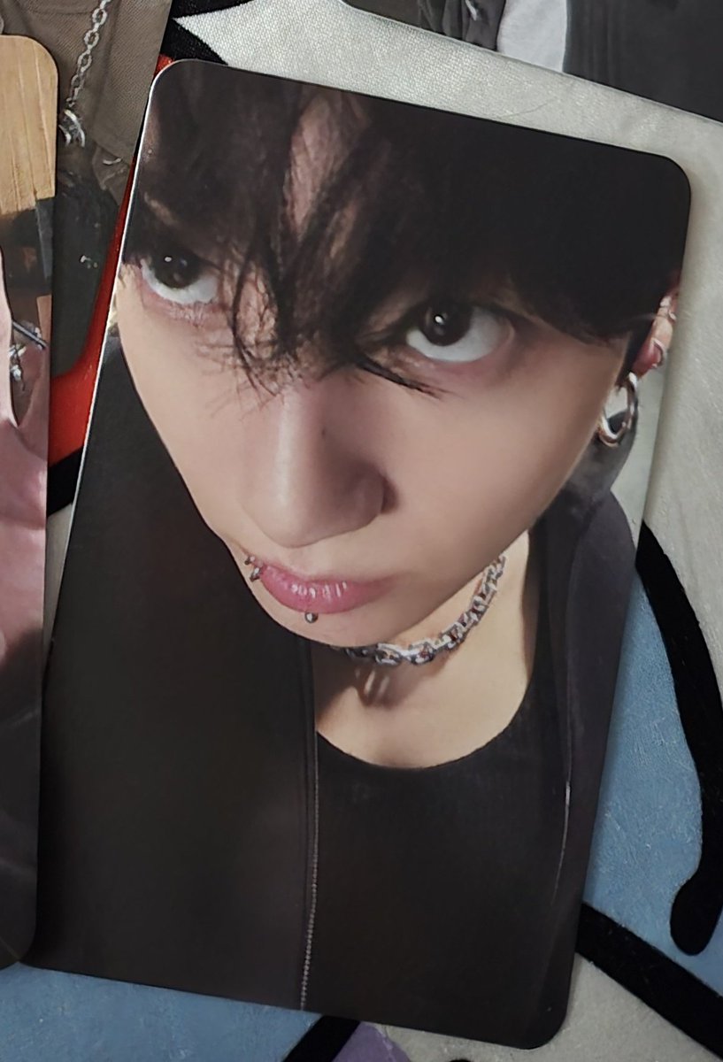 mils_tk's tweet photo. Im not exaggerating when I say this is the best photocard he has ever done. https://t.co/t1WN42nL8L