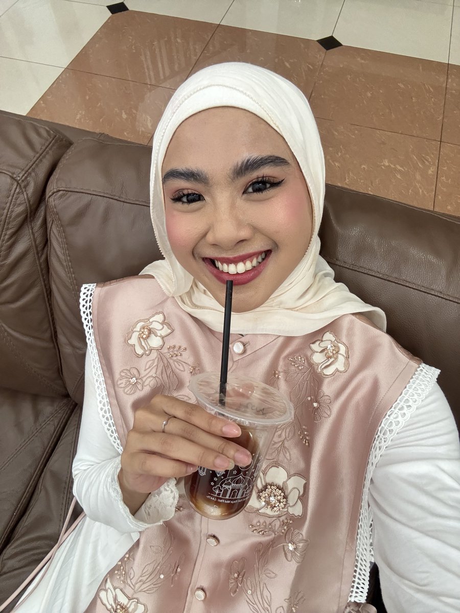 afinasyif's tweet photo. Bismillah tahun depan lebaran sama suami apakah boleh yaallah? https://t.co/MBFdcTDZbS