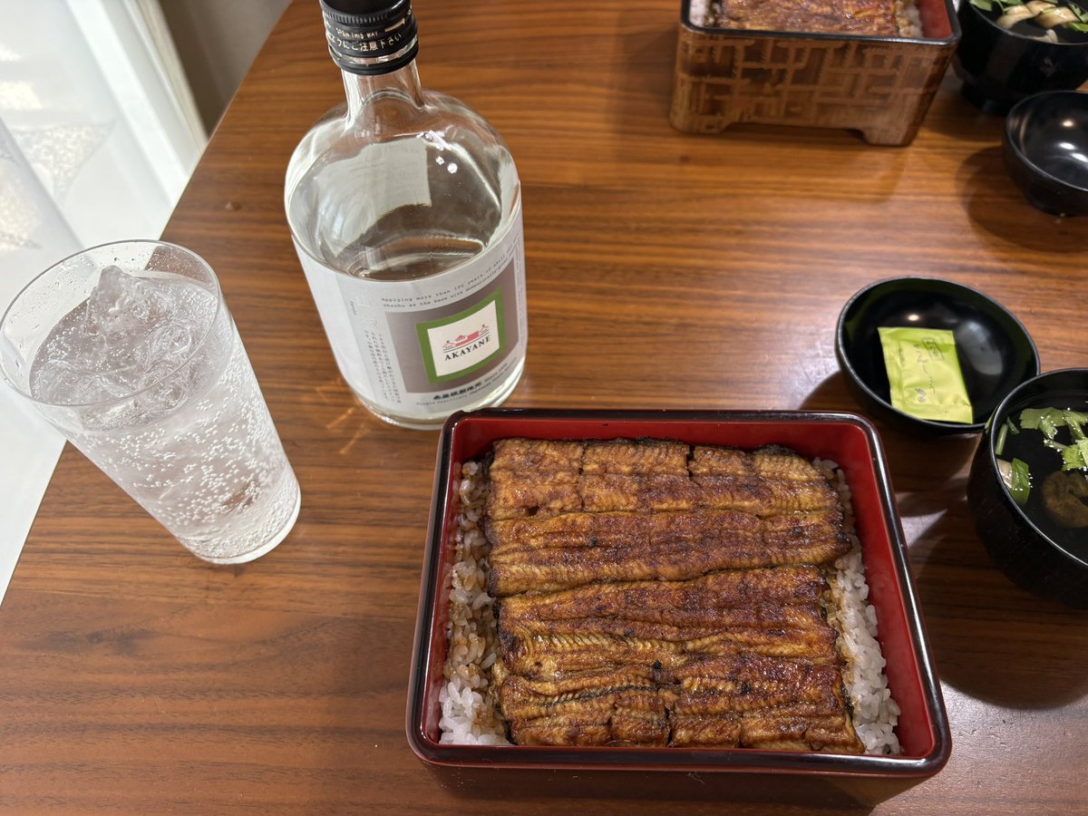 やっぱ山椒ジンには……鰻重だよなーーー‼️最高の組み合わせ。