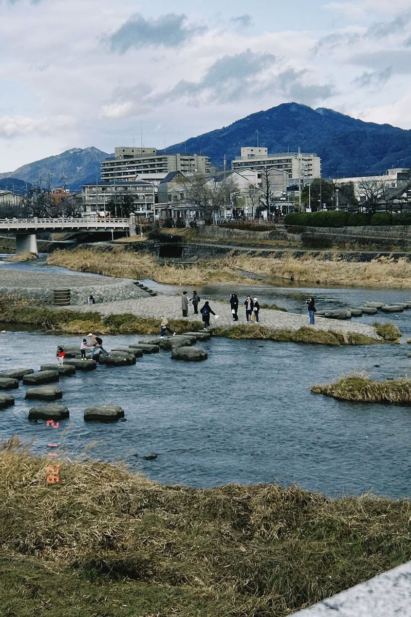 【明日開催】
「まちあるき入門　〜「私」と「まち」について考えてみよう〜」

インターン生3人が企画した
「まちあるき」ワークショップ。

実際に歩いて、見て、感じることから「私」と「まち」の関係を考えます。一緒にまちを歩きましょう。

●申し込み・詳細はこちら
kyoto-pa.org/intern2025_kik…