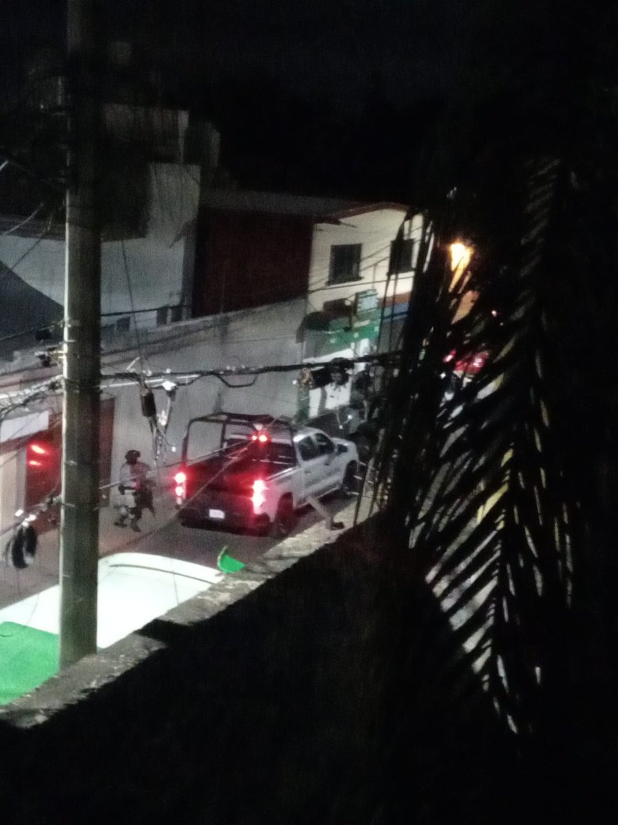 EstebanSolanoD2's tweet photo. Asi es como los patrullajes de @GN_MEXICO_ en patios la estacion dan frutos.. entrando a robar a las casas pero eso es lo presencia para bajar delitos @margarita_gs @FGR_Mor @OHarfuch @Claudiashein @AztecaMorelos @DiariodeMorelos @Gato_Samm @Milenio ya pongan un alto a esto https://t.co/YUL6HBy4zf