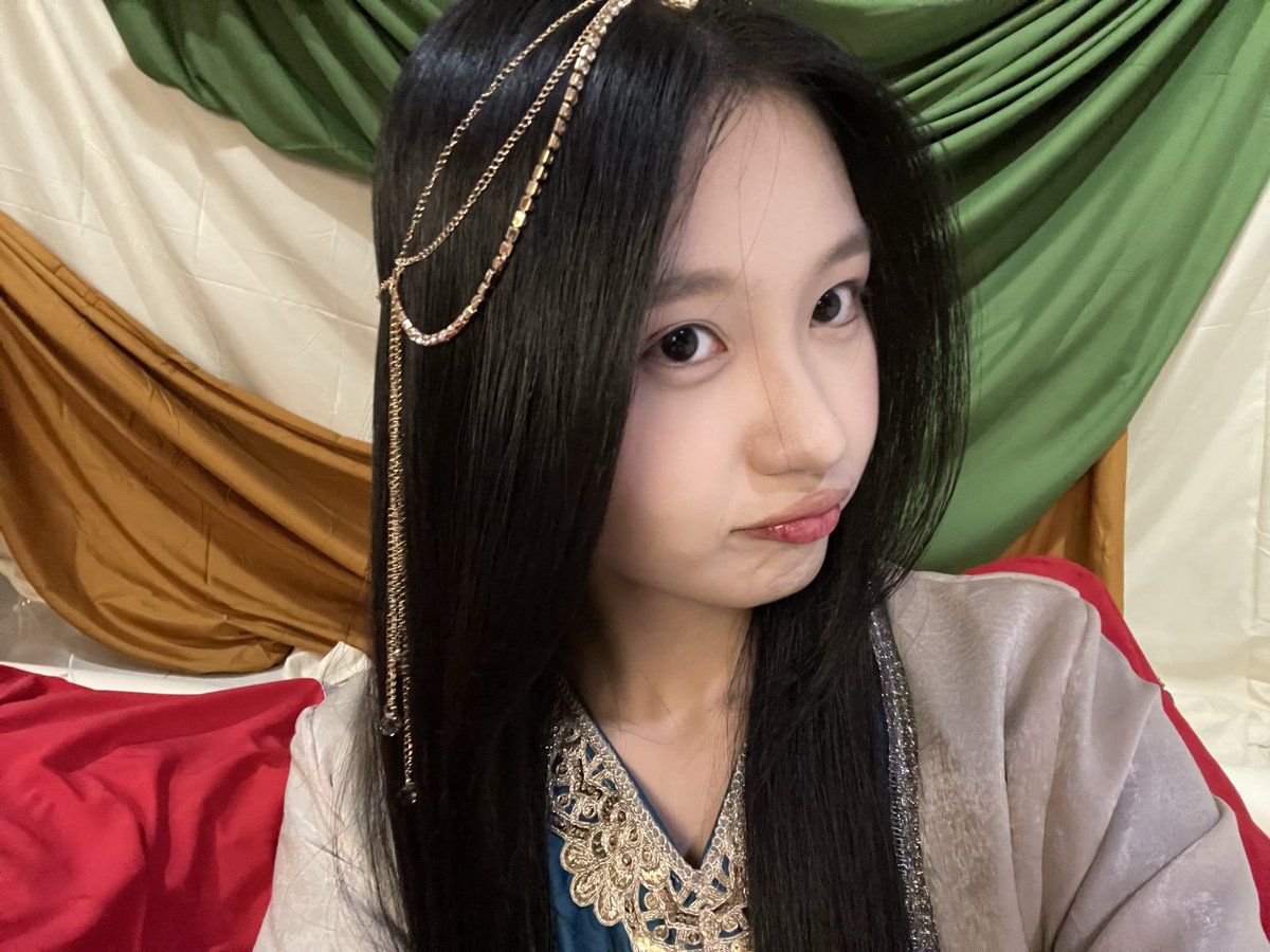 M_MikaelaJKT48's tweet photo. Minal Aidin Walfaizin mohon maaf lahirr dan batin smuaaaa!!💗🫶🏻 https://t.co/0WJasXpM9c