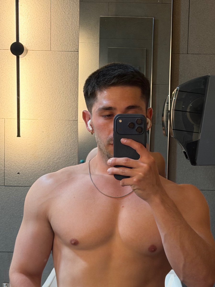 Ojitos de aceituna🫒 tweet media