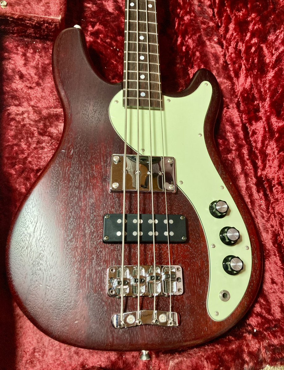 GNeinaam's tweet photo. ☆本日の入荷☆

Burny TSB-105

中古市場でも出回る事が少ない貴重なモデルが入荷致しました！

細かい傷はございますが、状態の良い一本です！

お問い合わせお待ちしております♪

#長岡市 #中古 #ベース #バーニー #Bass #Burny #日本製 https://t.co/MjRPgWlHVr