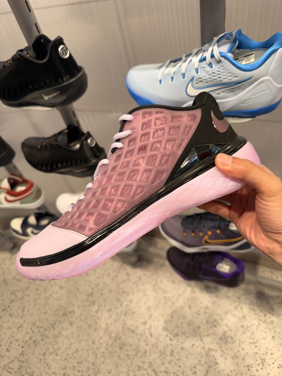 Johnny_000002's tweet image. 発見！
#kobe3 #low