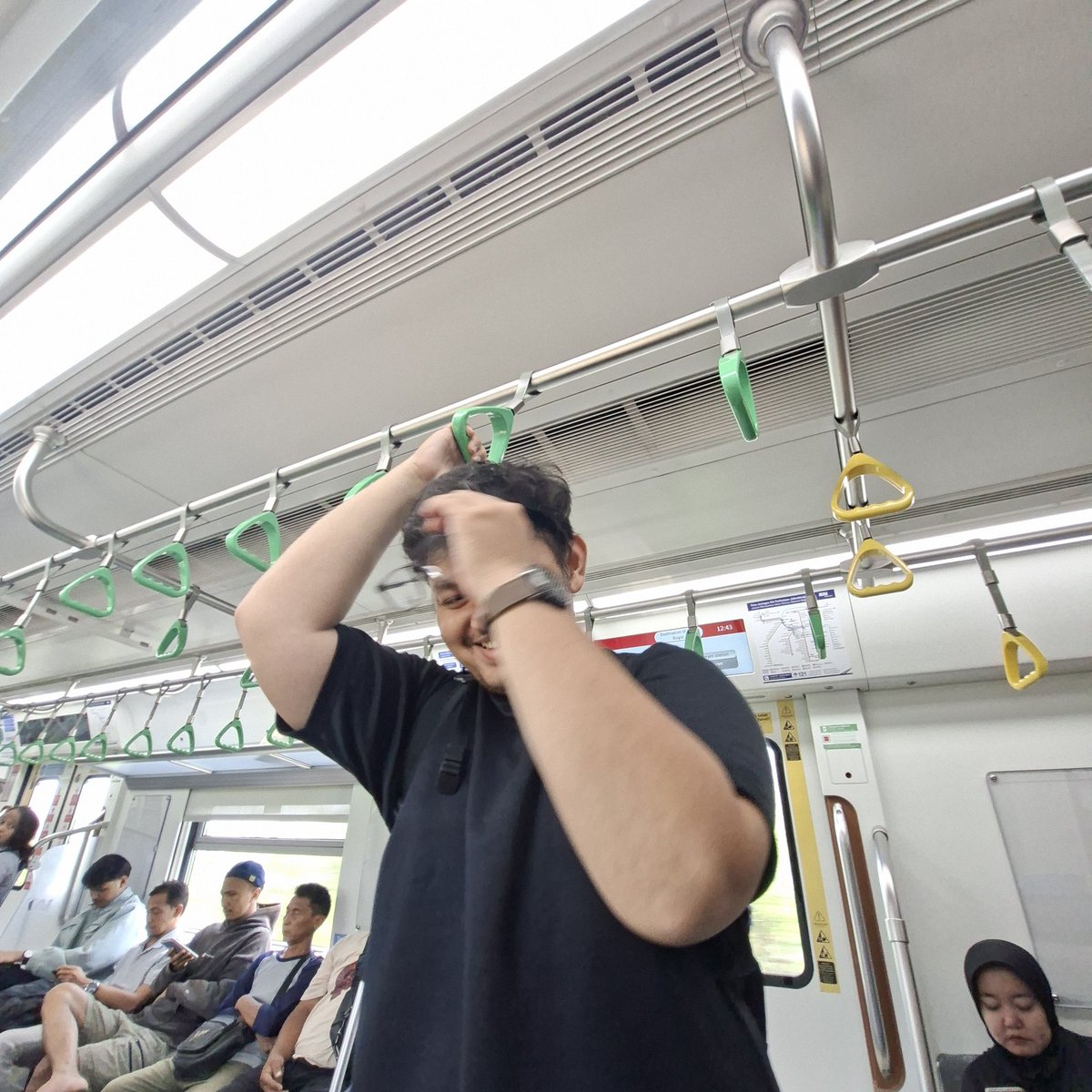 efayarelways's tweet photo. Transum date, naik krl yang selalu kaya kaleng sarden di hari kerja, tapi ini versi kosong😗 https://t.co/P5lTvHtOuB