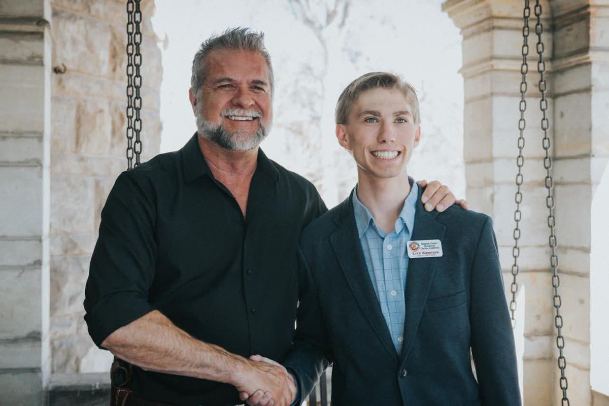 Lyle Kenitzer tweet media