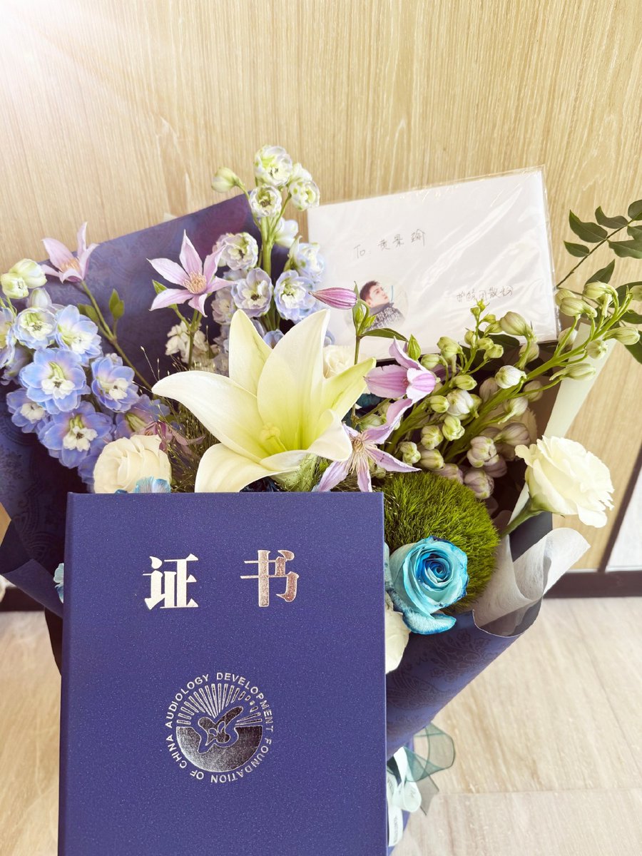 aswindevar's tweet photo. 翻出压箱底的旧物，是回忆在跳出来！整理时发现小学奖状、大学笔记，每一件都藏着故事 你最近整理旧物挖到什么宝？ https://t.co/zK4ll3WeSy