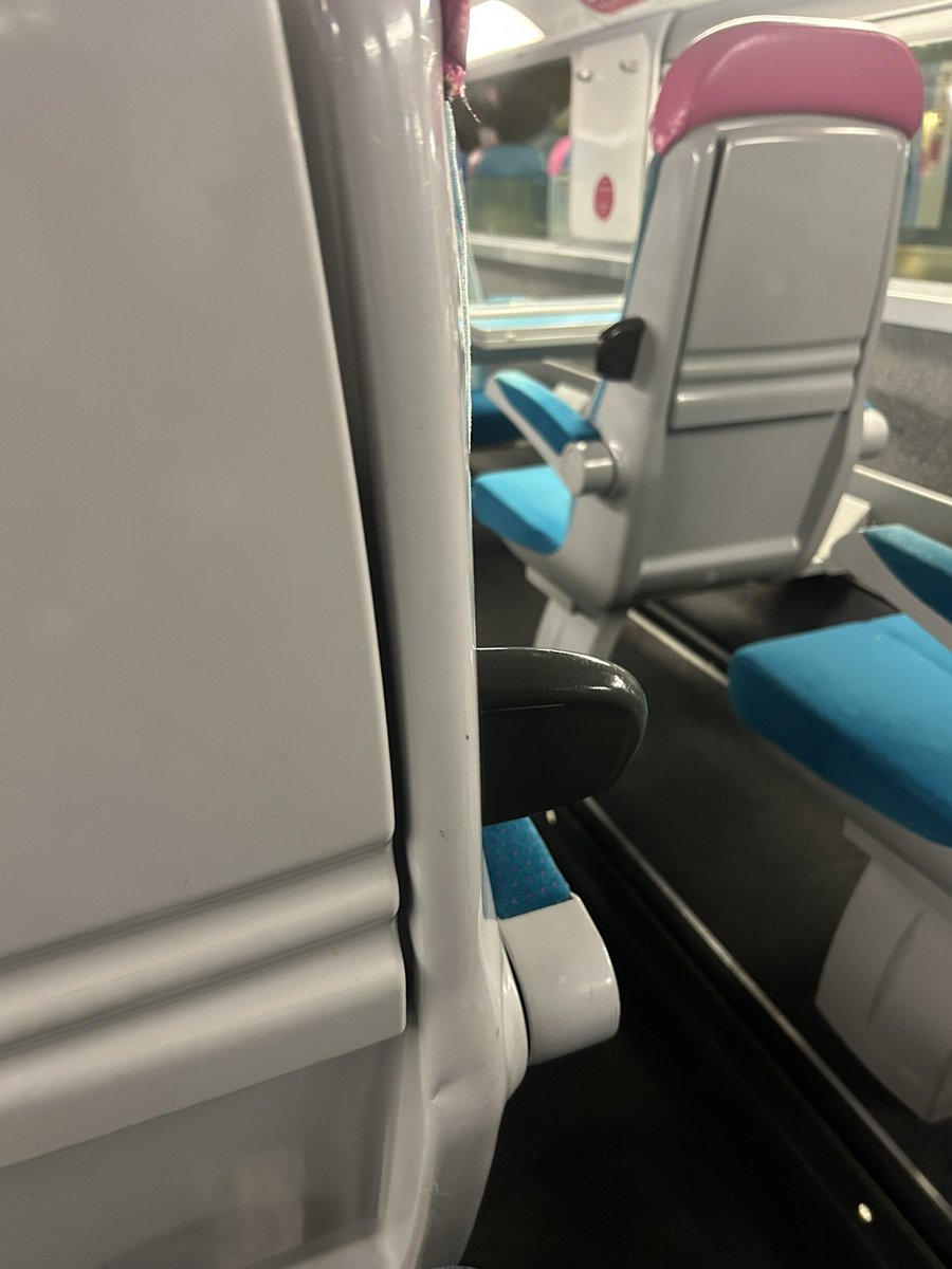 🔴&⚪️🍾 tweet media