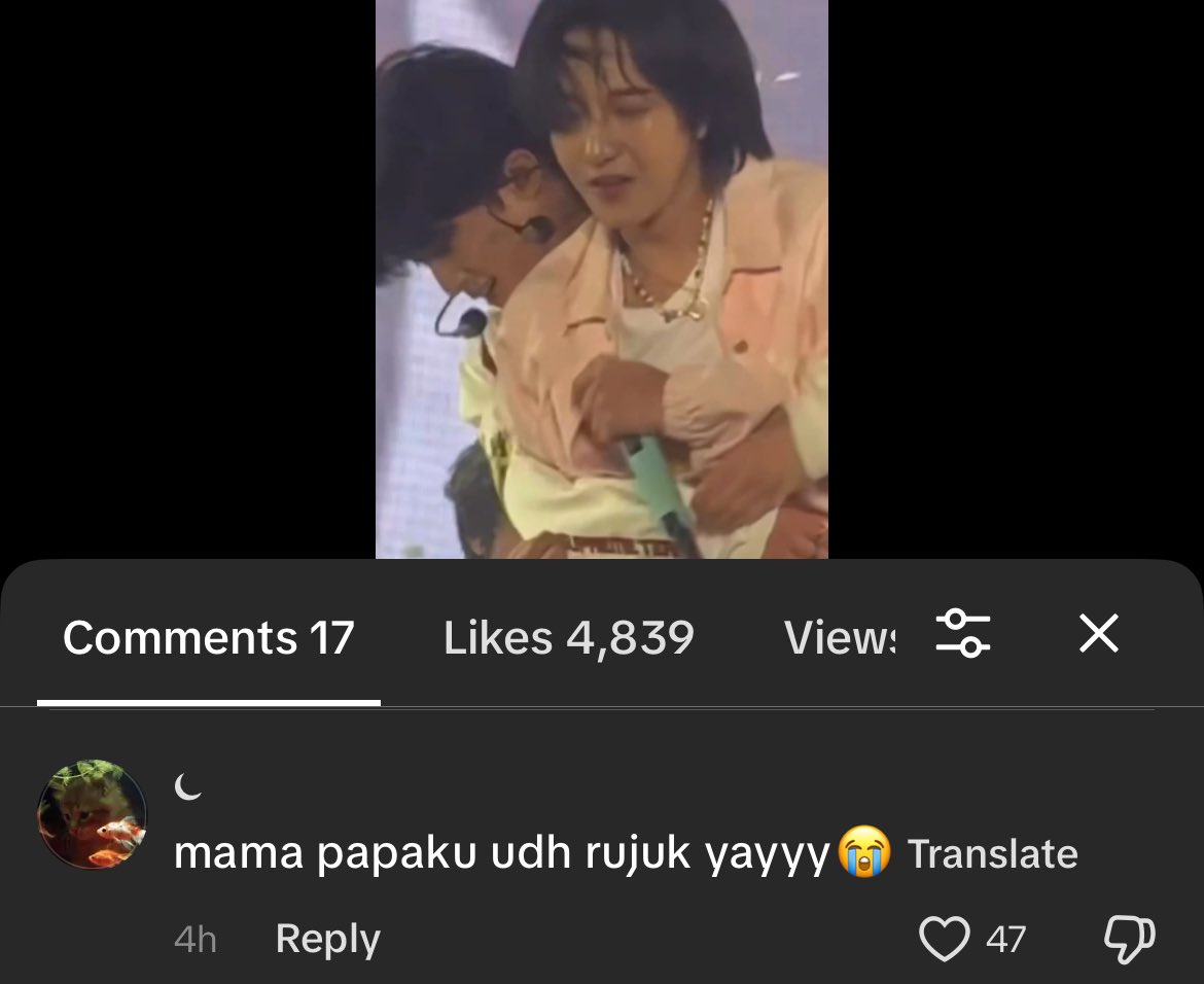 ท็อปคอมเม้น “พ่อกับแม่ของฉันกลับมาคืนดีกันแล้ว เย้” 

อิสัส5555555555555 มาร์คเหรินข่าวเลิกดังกว่าข่าวคืนดีทุกประเทศเหรอ