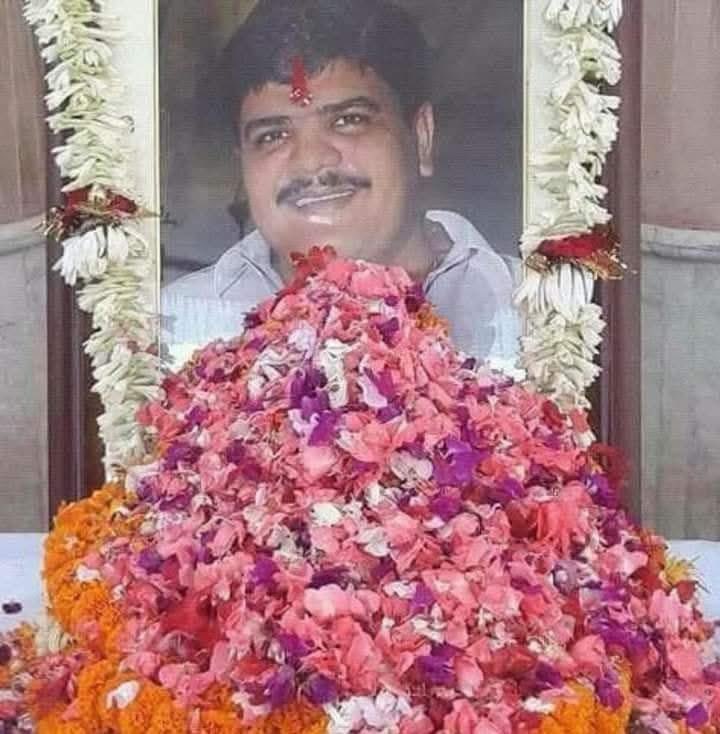 रहने को सदा दहर में आता नहीं कोई 
तुम जैसे गए ऐसे भी जाता नहीं कोई। 
कोयलांचल के हर दिल अजीज अमर नीरज भैया एवं उनके सहयोगियों स्व० घोल्टु महतो, स्व० मुन्ना तिवारी, स्व० अशोक यादव जी को श्रद्धांजलि अर्पित करती हूँ।
<a href="/purnimaasingh/">Purnima Niraj Singh</a>