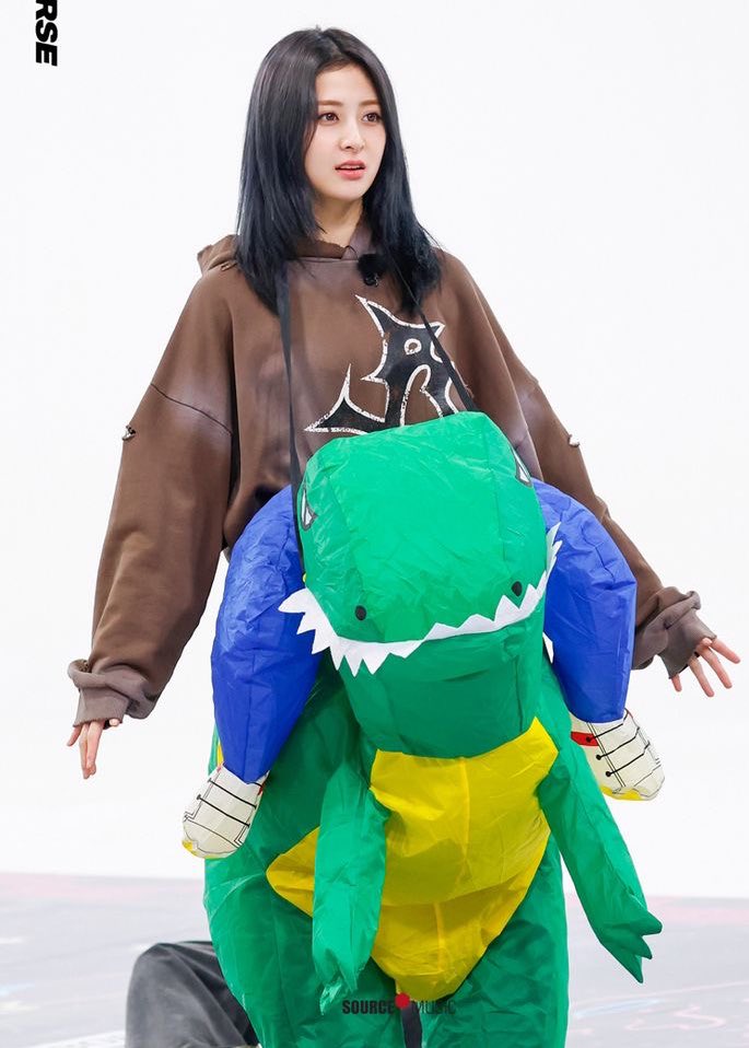 it’s amze♡ tweet media