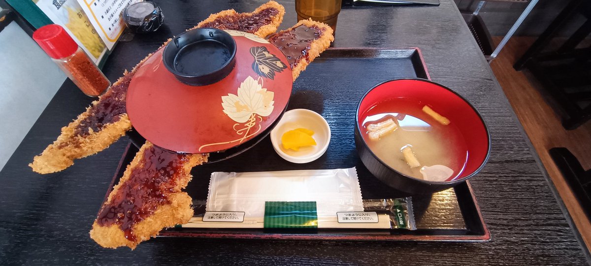 crunchloopra's tweet photo. 美山、名田庄通って小浜まで
こだま食道のわらじカツ丼
完食出来たけど多いな https://t.co/tiTPSe24WB