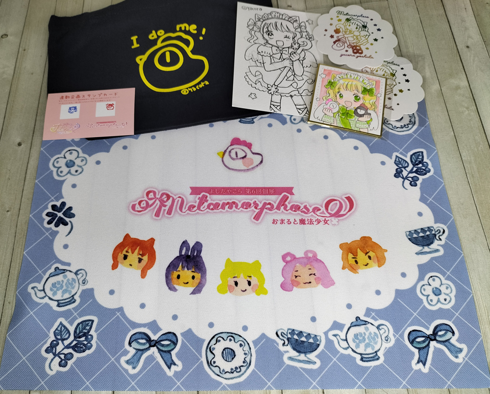 report7134's tweet photo. 新刊と新作グッズ、タロット原画と額装を1点��迎えさせていただきました。
ハッピークローバーコスチュームのカフス書き忘れがち問題の物的証拠を押さえるかたちに……笑
お土産もたくさんありがとうございます！嬉しい💕
お贈りしたmaiちゃんぬい用の衣装もその場でお着替えしていただいて感激です🥹 https://t.co/ni0N3KxzMm