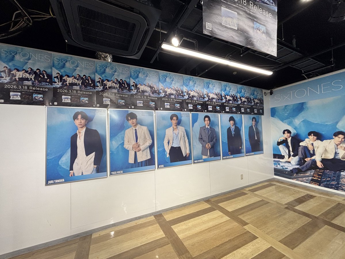 riekosixtones6's tweet photo. 天神タワレコ https://t.co/x3Lh2dgAri