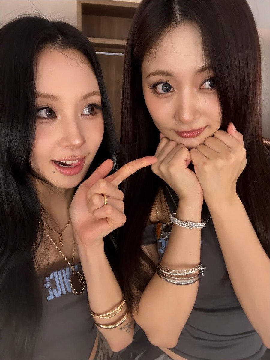 チェヨンちゃんとツウィちゃんのオフショット📸