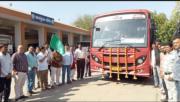 આજરોજ સાવરકુંડલા ડેપો ખાતે ફાળવેલ નવીન ગુર્જરનગરી વાહનોનું ધારાસભ્ય શ્રી મહેશભાઈ કસવાલા સાહેબના વરદ હસ્તે, ડેપો મેનેજરશ્રી, સ્થાનિક આગેવાનો તેમજ મુસાફર જનતાની હાજરીમાં લોકાર્પણ કરવામાં આવ્યું.<a href="/CMOGuj/">CMO Gujarat</a> <a href="/sanghaviharsh/">Harsh Sanghavi</a> <a href="/OfficialGsrtc/">GSRTC</a> <a href="/CollectorAmr/">Collector & DM Amreli</a> <a href="/SP_Amreli/">SP AMRELI</a> <a href="/SdmSavarkundla/">SDM Savarkundla</a>