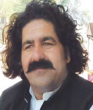 پاکستانی فوج کے مظالم کے خلاف مزاحمت کی علامت عظیم پشتون رہنما ڈکٹیٹر جنرل عاصم منیر کے قیدی جناب علی وزیر کو عید مبارک

اس دھرتی نے چند ہی غیرت مند پیدا کیے، علی وزیر ان میں سب سے نمایاں ہیں۔ کاش پنجاب کی دھرتی پر بھی کبھی کوئی غیرت مند پیدا ہو۔