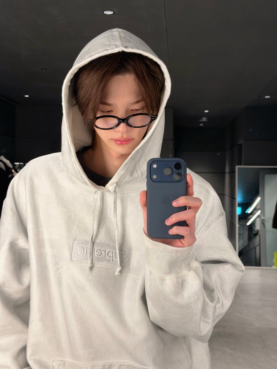 TWSLATION_'s tweet photo. [260321] #SHINYU WV POST

🦒: fighting for today too~

#신유 #TWS #투어스 @TWS_PLEDIS https://t.co/GhG46JGE4M