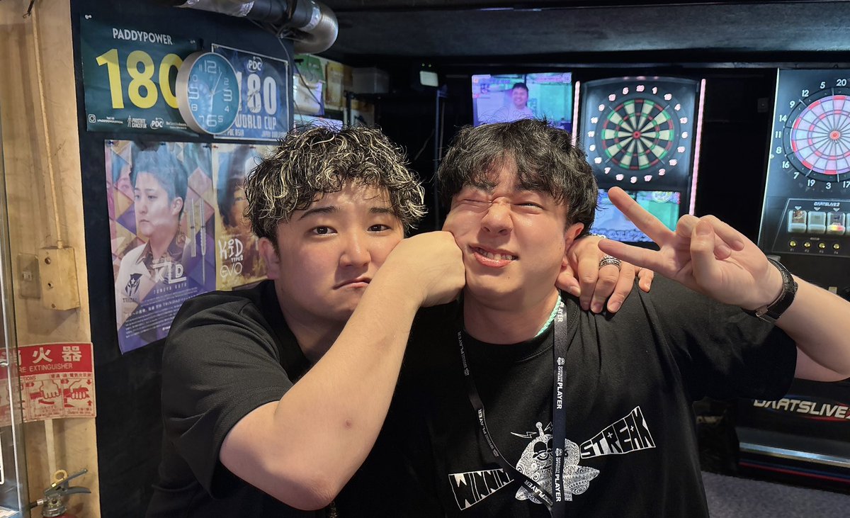 yuma_dartslove's tweet image. 昨日は拓輝さんゲストのストライクの周年ハウトに参加！
16周年おめでとうございます！🎊
素敵な企画ありがとうございました！
#ダーツ好きと繋がりたい 
#STRIKE
#金子拓輝プロ