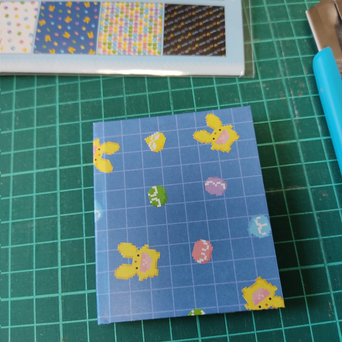 ダイソーで見つけた、ぷよぷよのふせんにぷよぷよデザインペーパーで、ハードカバー作ってみた✨
かわよい♥