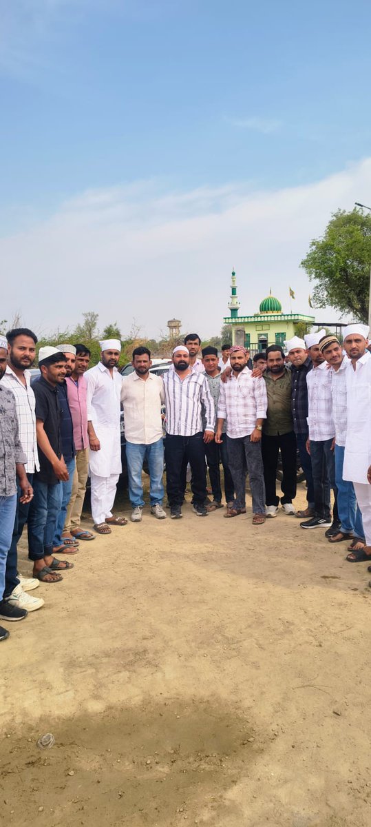 ShrikantSoyal's tweet photo. आज फागी ईदगाह में पहुंचकर सभी भाईयों को ईद की दिली मुबारकबाद दी। 🤝🌙
यह पावन पर्व हम सभी के जीवन में प्यार, भाईचारा और खुशहाली लेकर आए, यही कामना है।
#EidMubarak #Fagi https://t.co/7jE7Pc77j2