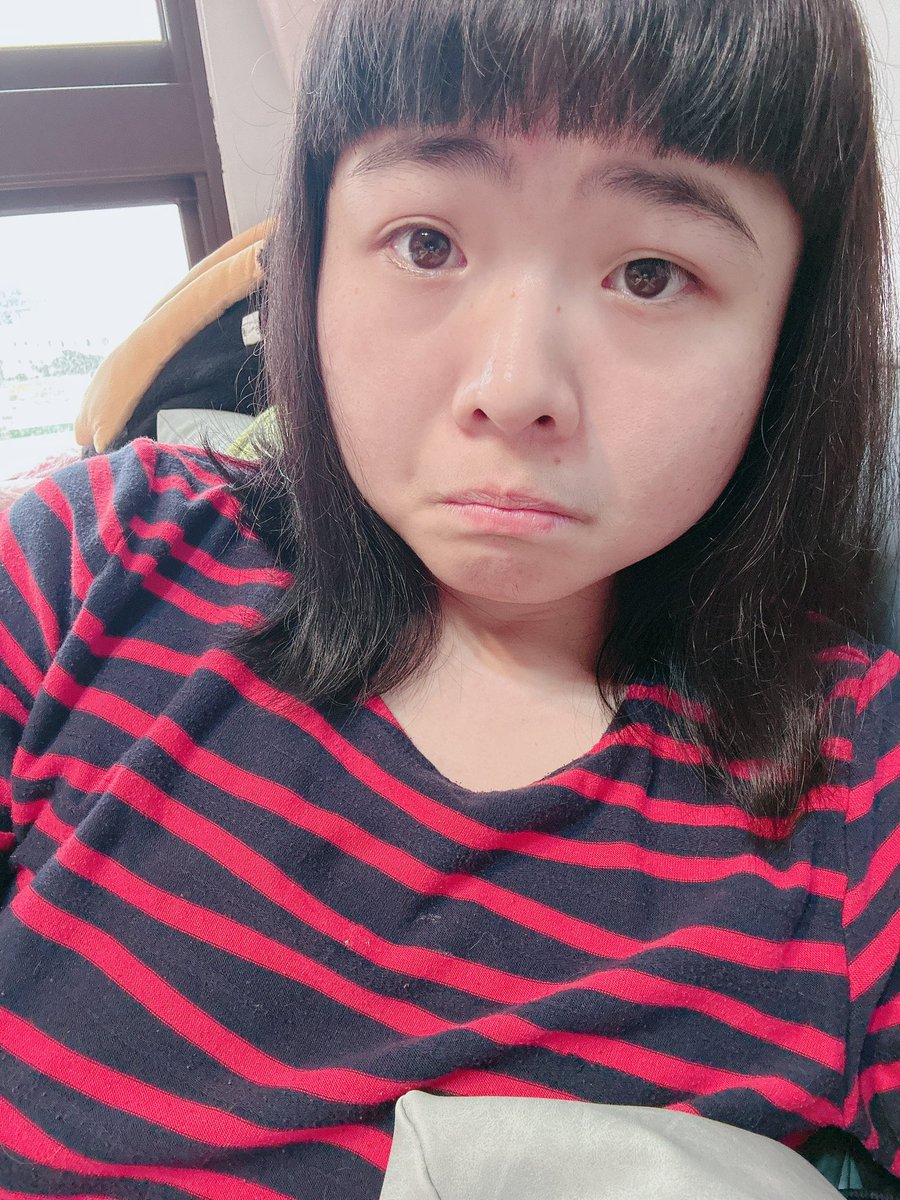 fatbeebee's tweet photo. 本來想今晚找個人出去吃飯
誰知道我失手剪了一個醜瀏海
呀呼 乖乖在家好了🥲 https://t.co/eaSewlZSrR