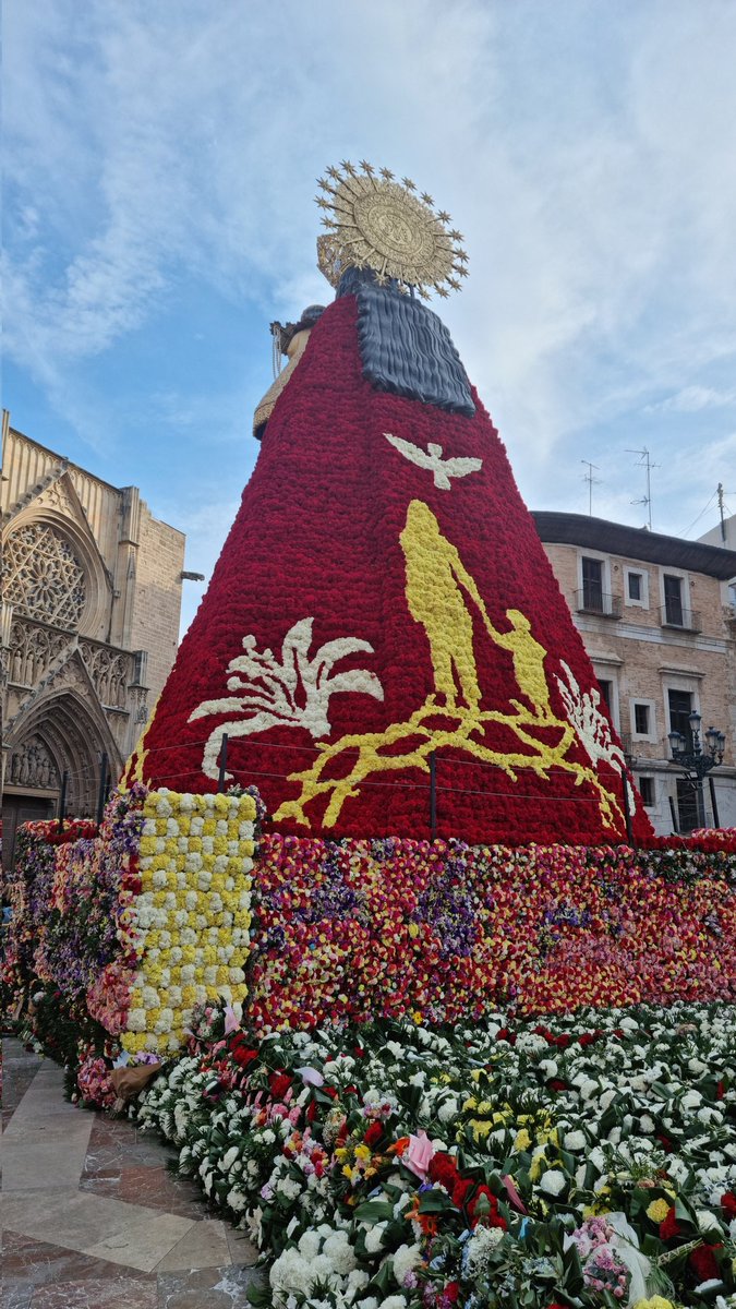 🇪🇸 Feliz Sábado para TODOS

Manto de la Virgen de los Desamparados en la Ofrenda de las Fallas #Valencia